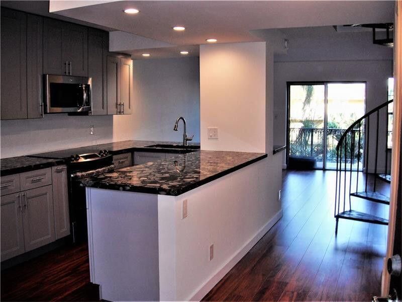 For Rent: $2,400 (2 beds, 1 baths, 1056 Square Feet)