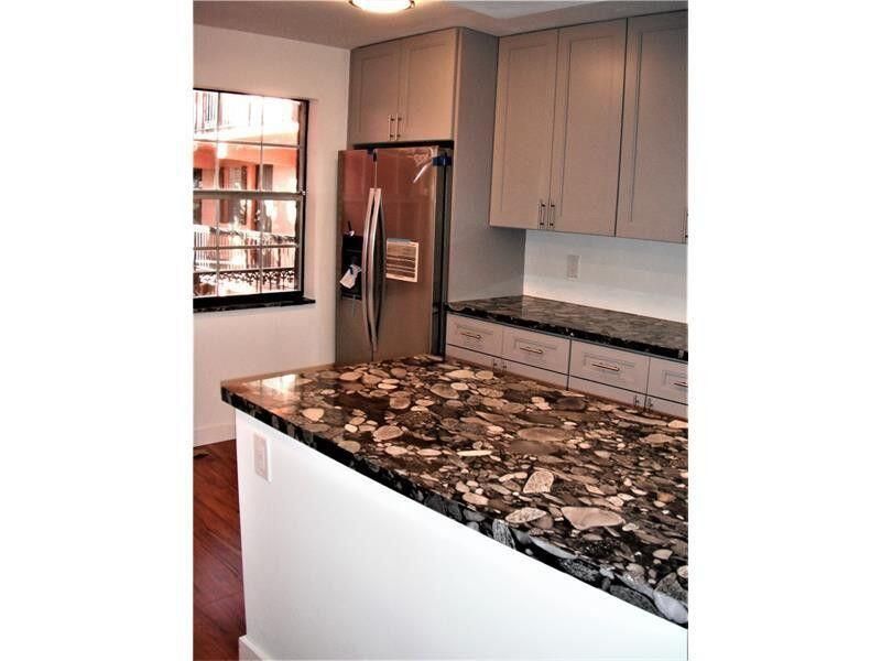 For Rent: $2,400 (2 beds, 1 baths, 1056 Square Feet)