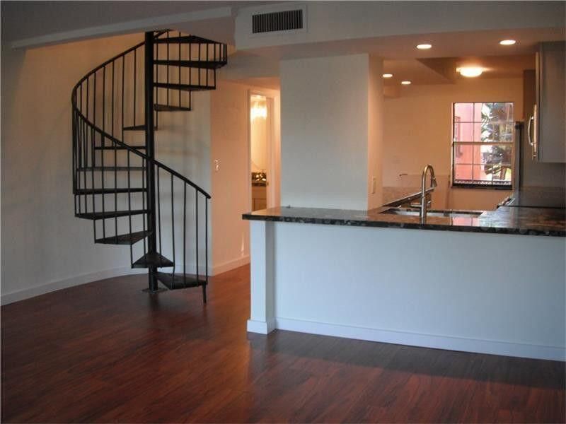 For Rent: $2,400 (2 beds, 1 baths, 1056 Square Feet)