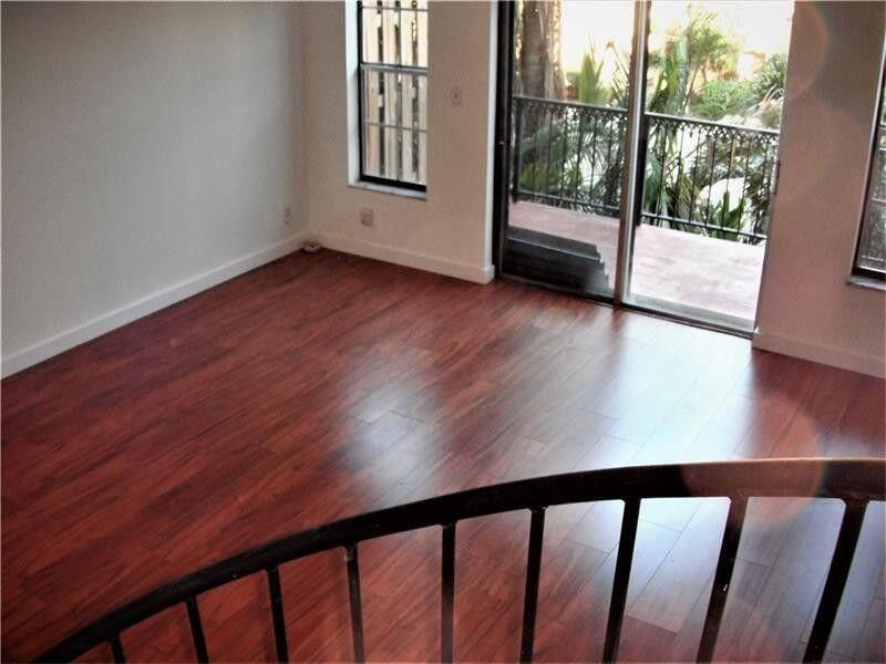 For Rent: $2,400 (2 beds, 1 baths, 1056 Square Feet)