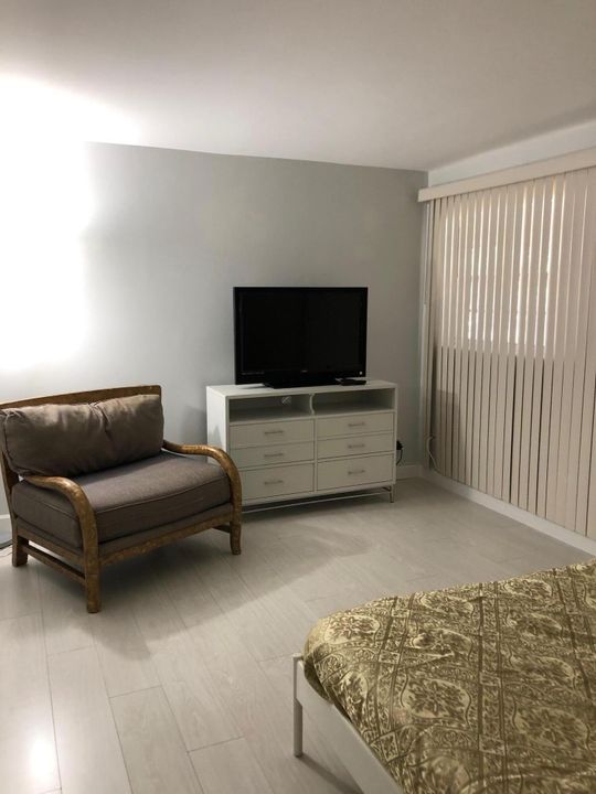 For Rent: $2,400 (2 beds, 1 baths, 1056 Square Feet)