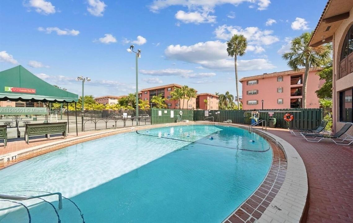 For Rent: $2,400 (2 beds, 1 baths, 1056 Square Feet)