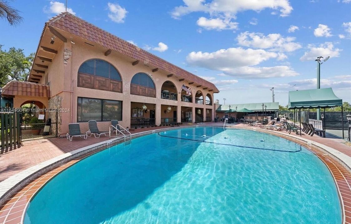 For Rent: $2,400 (2 beds, 1 baths, 1056 Square Feet)