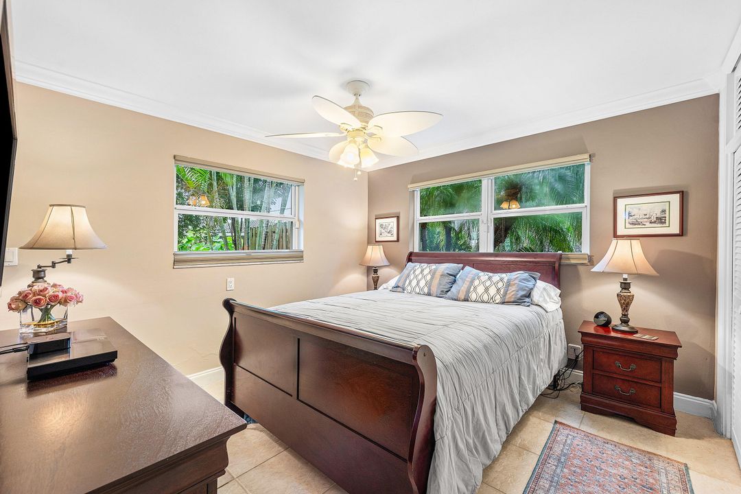 合同活跃: $975,000 (4 贝兹, 3 浴室, 1951 平方英尺)