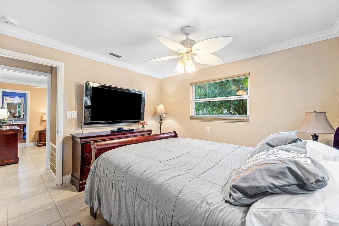 合同活跃: $975,000 (4 贝兹, 3 浴室, 1951 平方英尺)