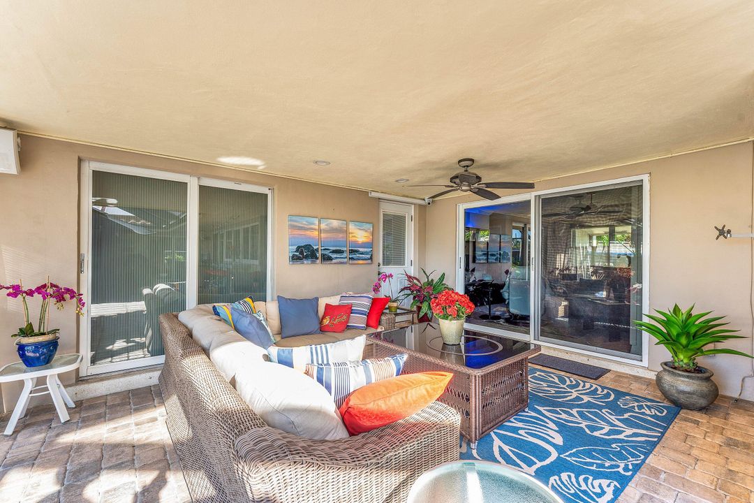 合同活跃: $975,000 (4 贝兹, 3 浴室, 1951 平方英尺)