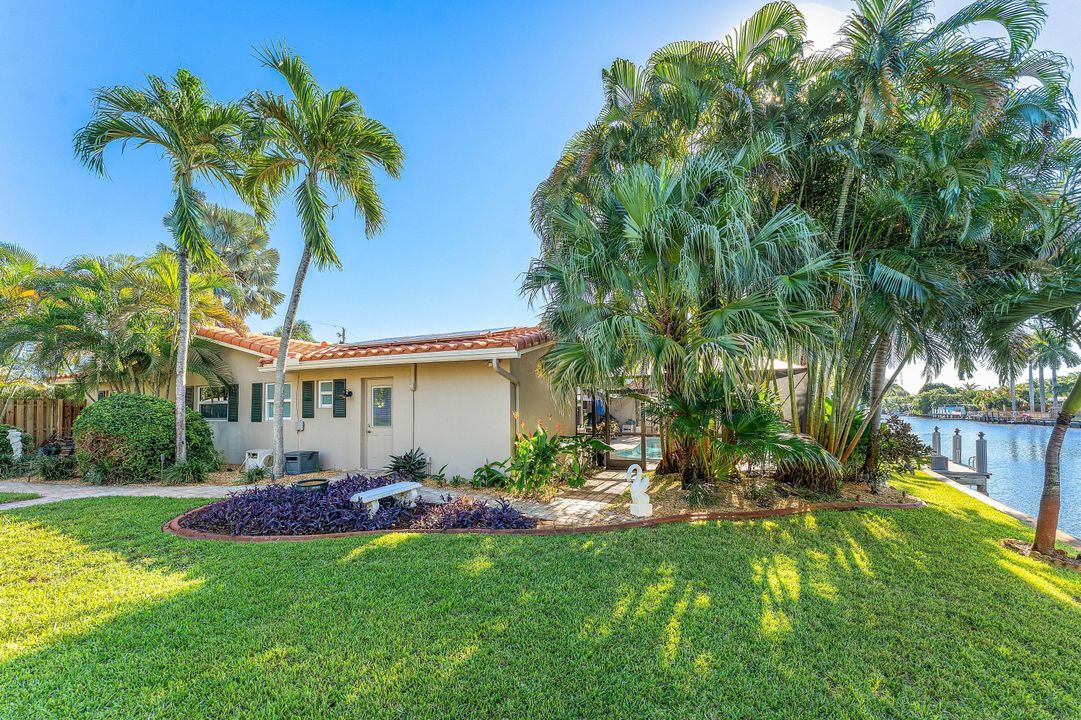 合同活跃: $975,000 (4 贝兹, 3 浴室, 1951 平方英尺)