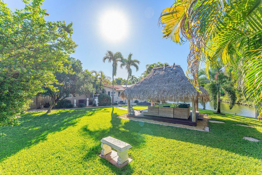 合同活跃: $975,000 (4 贝兹, 3 浴室, 1951 平方英尺)