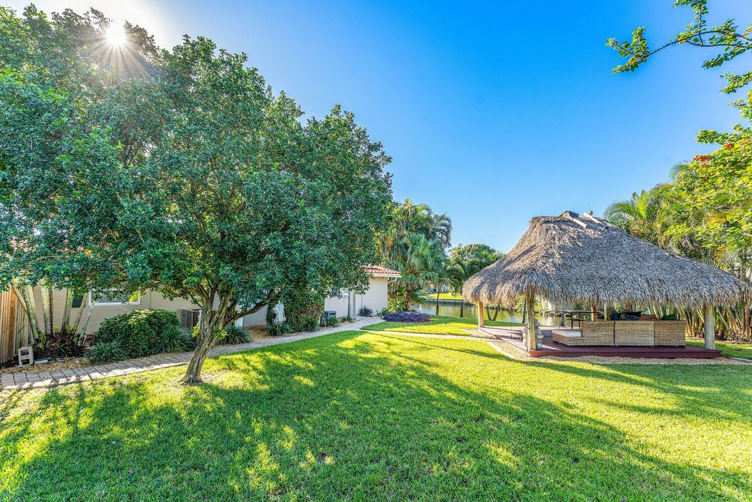 合同活跃: $975,000 (4 贝兹, 3 浴室, 1951 平方英尺)