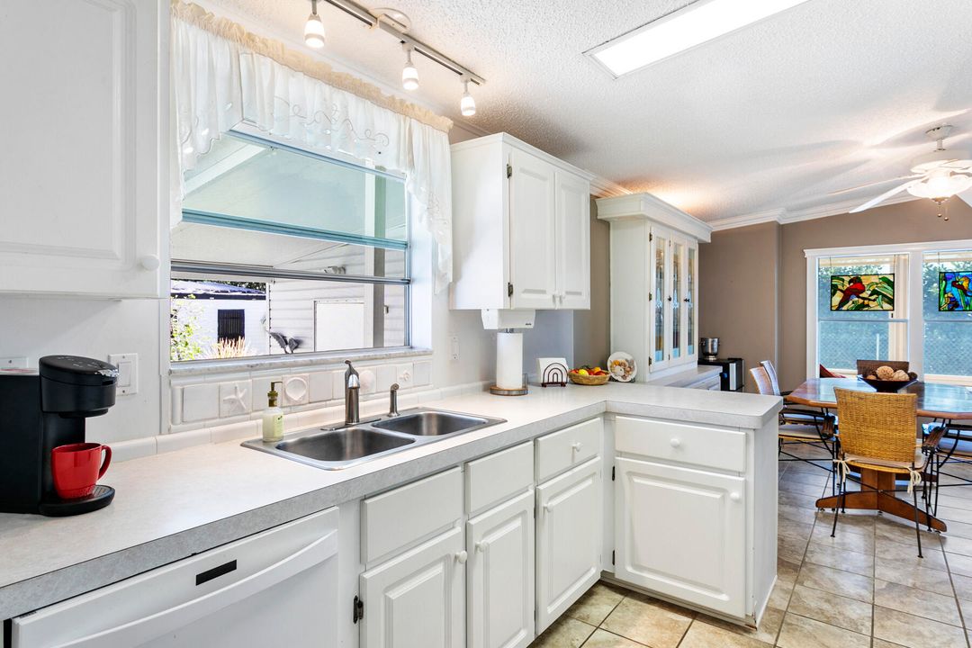 合同活跃: $234,000 (2 贝兹, 2 浴室, 1568 平方英尺)