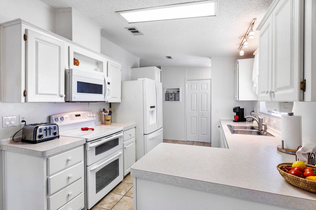 合同活跃: $234,000 (2 贝兹, 2 浴室, 1568 平方英尺)