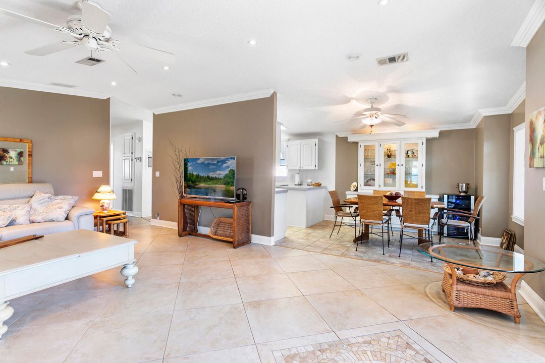 合同活跃: $234,000 (2 贝兹, 2 浴室, 1568 平方英尺)