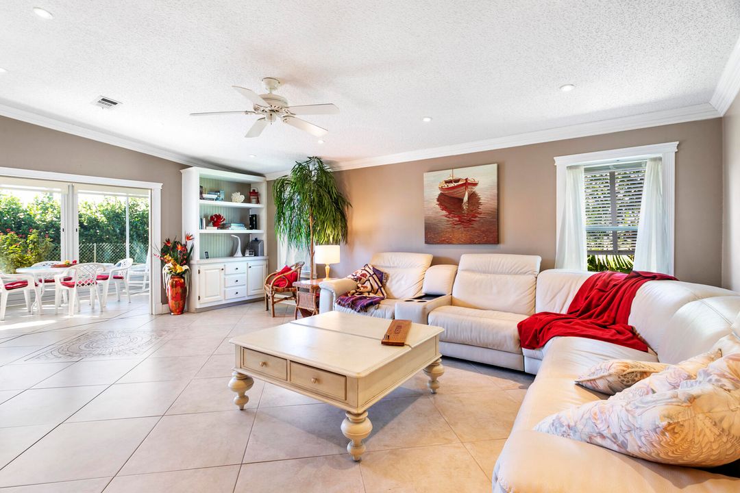 合同活跃: $234,000 (2 贝兹, 2 浴室, 1568 平方英尺)