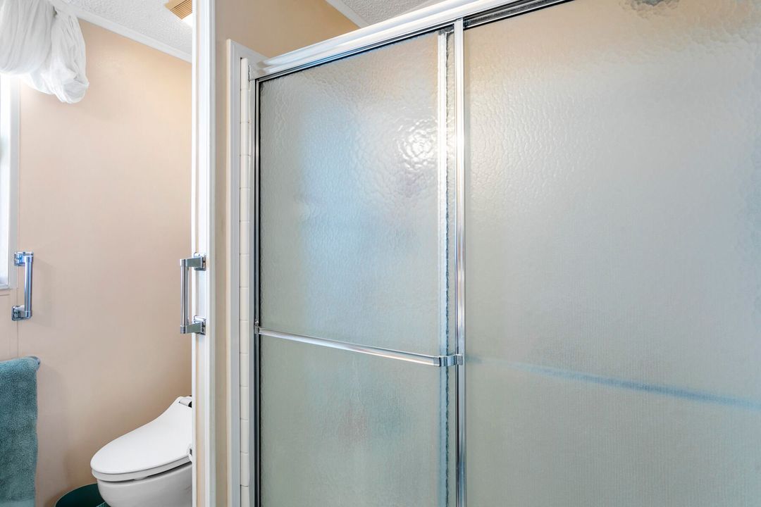 合同活跃: $234,000 (2 贝兹, 2 浴室, 1568 平方英尺)