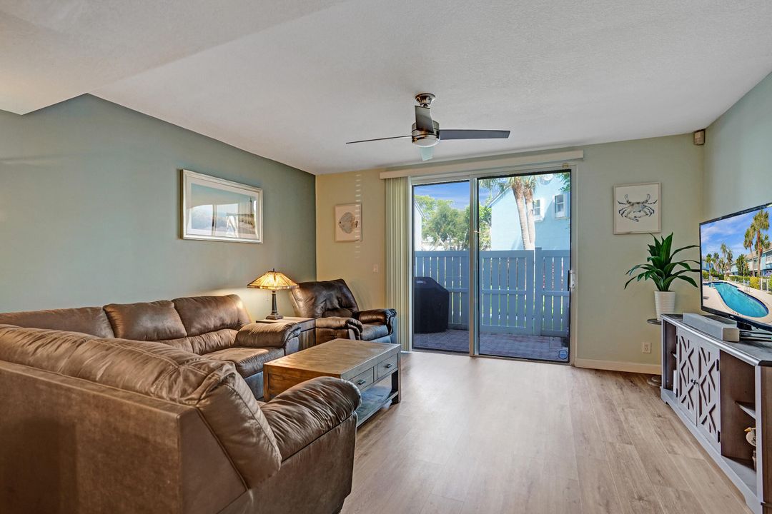 For Sale: $589,000 (3 beds, 2 baths, 1398 Square Feet)