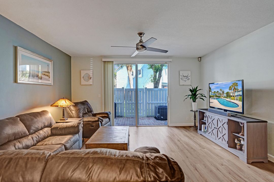 For Sale: $589,000 (3 beds, 2 baths, 1398 Square Feet)