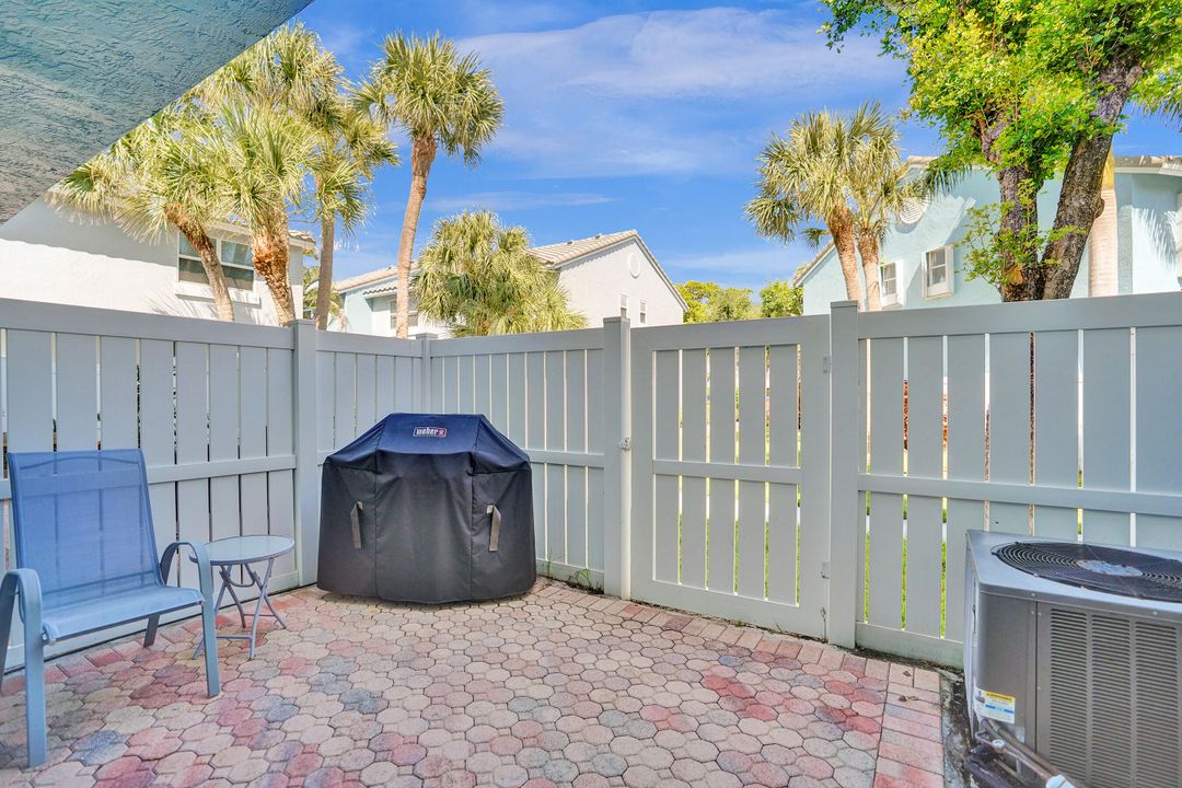 For Sale: $589,000 (3 beds, 2 baths, 1398 Square Feet)