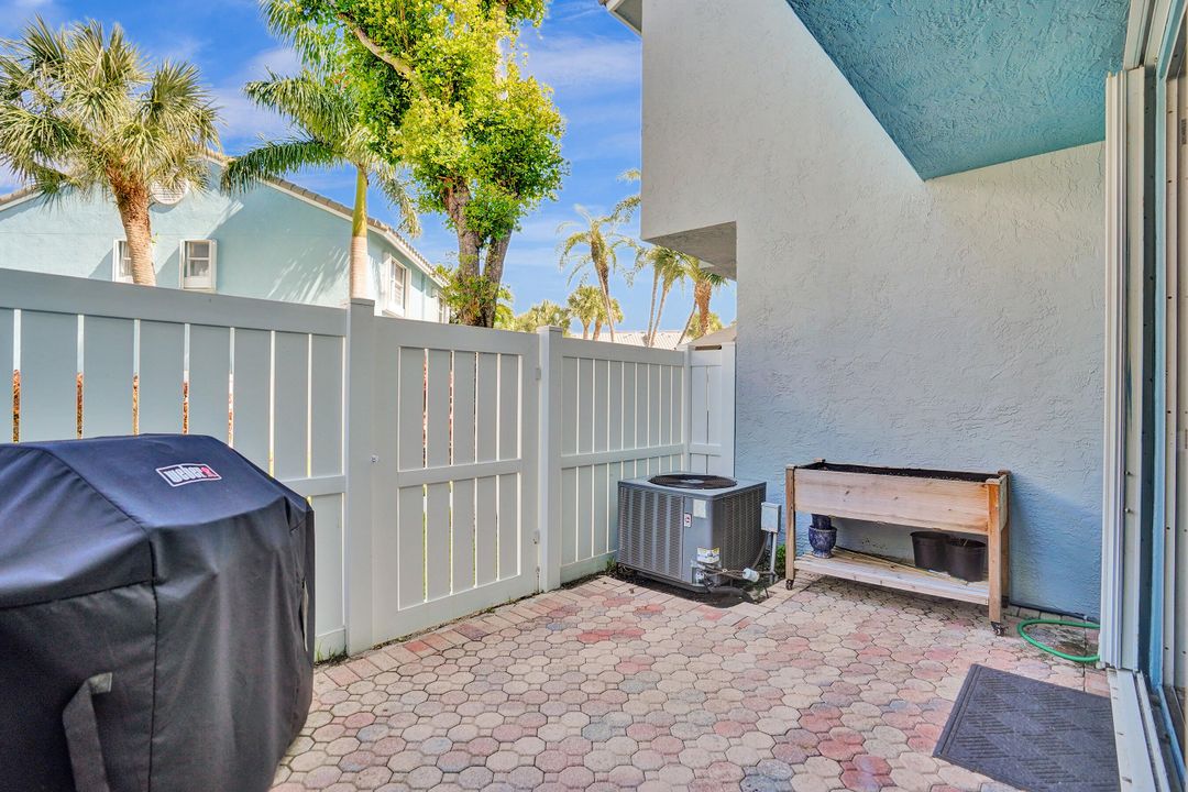 For Sale: $589,000 (3 beds, 2 baths, 1398 Square Feet)