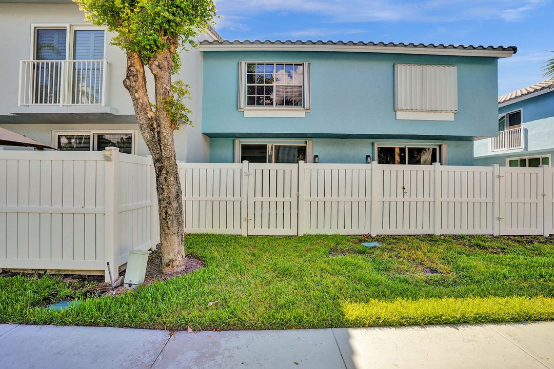 For Sale: $589,000 (3 beds, 2 baths, 1398 Square Feet)