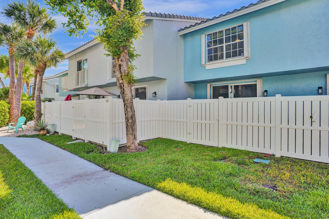 For Sale: $589,000 (3 beds, 2 baths, 1398 Square Feet)