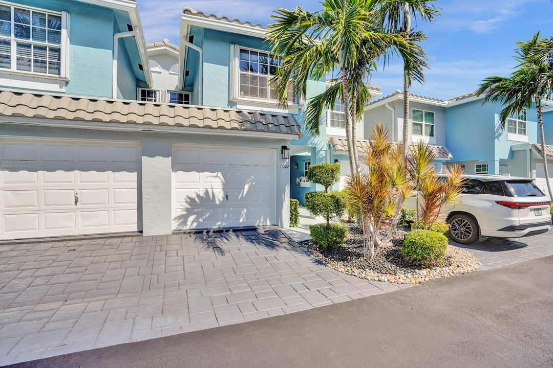 For Sale: $589,000 (3 beds, 2 baths, 1398 Square Feet)