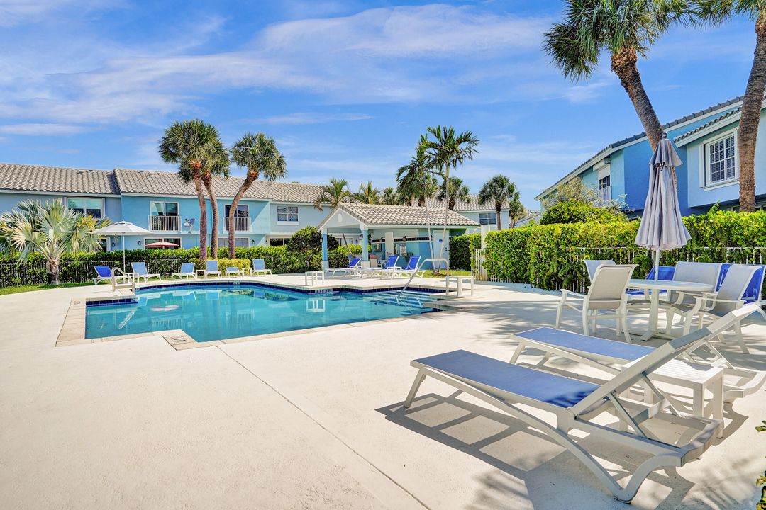 For Sale: $589,000 (3 beds, 2 baths, 1398 Square Feet)