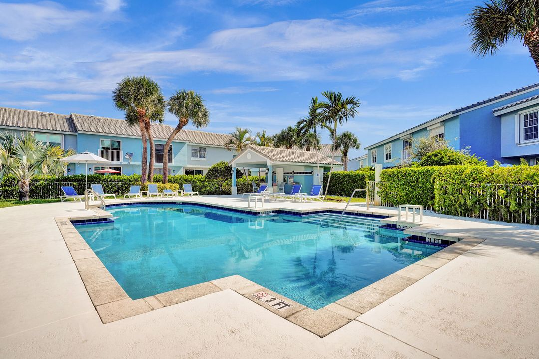 For Sale: $589,000 (3 beds, 2 baths, 1398 Square Feet)