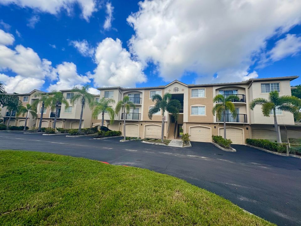 Под контрактом: $2,300 (3 спален, 2 ванн, 1173 Квадратных фут)