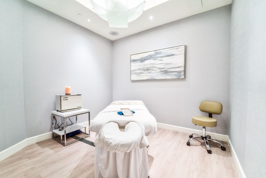 For Sale: $1,300,000 (3 beds, 2 baths, 2742 Square Feet)