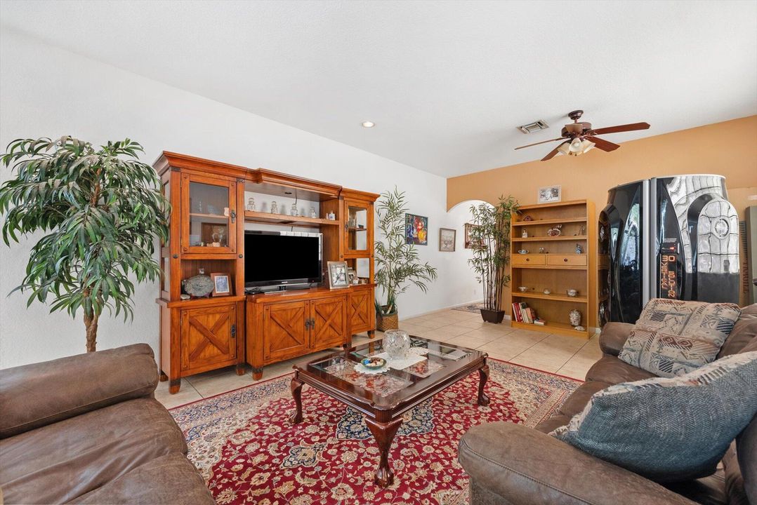 En Venta: $539,000 (3 camas, 2 baños, 2044 Pies cuadrados)