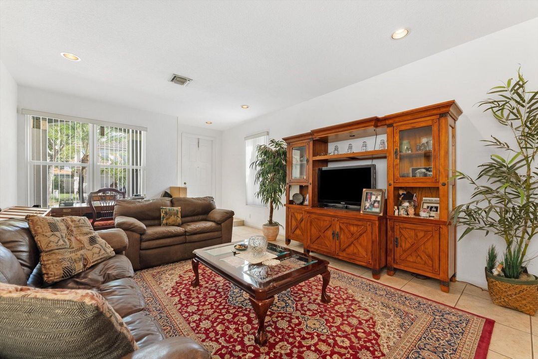 En Venta: $539,000 (3 camas, 2 baños, 2044 Pies cuadrados)