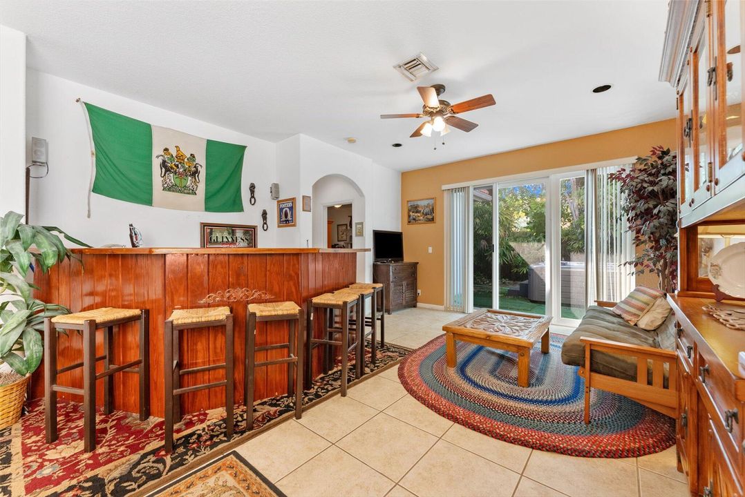 En Venta: $539,000 (3 camas, 2 baños, 2044 Pies cuadrados)