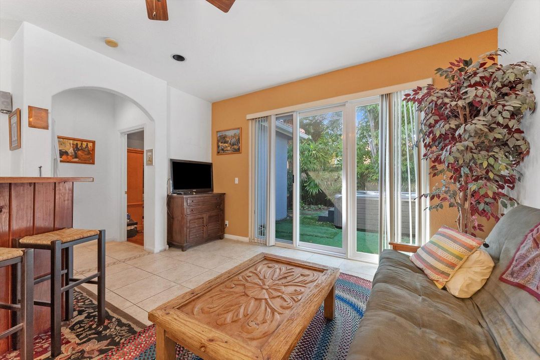 En Venta: $539,000 (3 camas, 2 baños, 2044 Pies cuadrados)