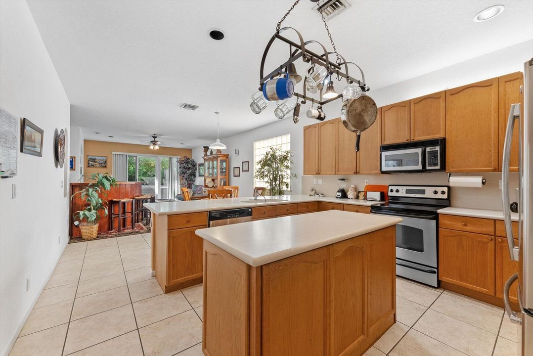 En Venta: $539,000 (3 camas, 2 baños, 2044 Pies cuadrados)