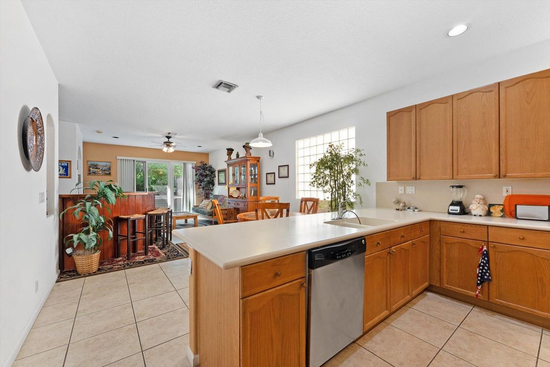 En Venta: $539,000 (3 camas, 2 baños, 2044 Pies cuadrados)