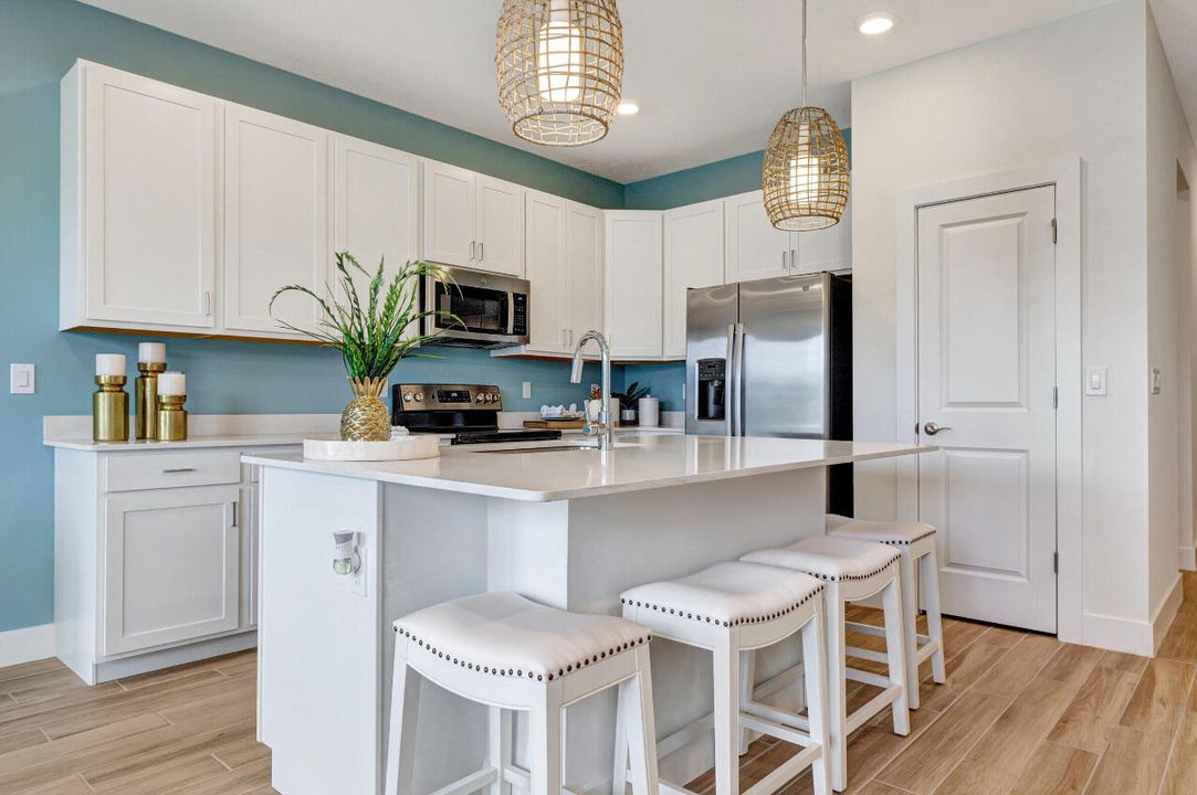 На продажу: $360,000 (3 спален, 2 ванн, 1690 Квадратных фут)