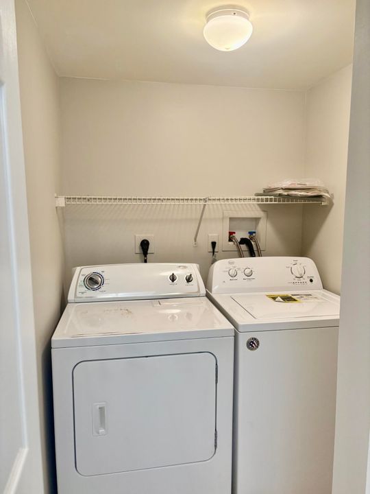 Под контрактом: $2,300 (3 спален, 2 ванн, 1173 Квадратных фут)