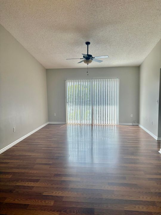 Под контрактом: $2,300 (3 спален, 2 ванн, 1173 Квадратных фут)