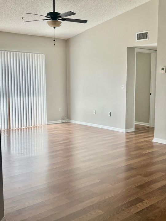 Под контрактом: $2,300 (3 спален, 2 ванн, 1173 Квадратных фут)