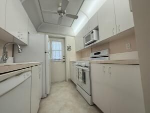 Под контрактом: $2,290 (1 спален, 1 ванн, 720 Квадратных фут)