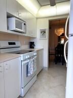 Под контрактом: $2,290 (1 спален, 1 ванн, 720 Квадратных фут)