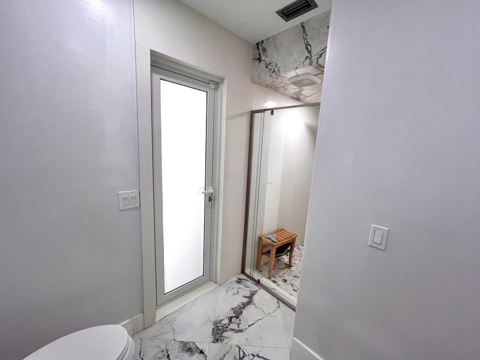 待售: $720,000 (4 贝兹, 2 浴室, 1696 平方英尺)