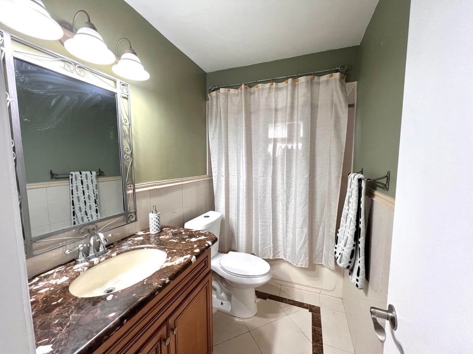 待售: $720,000 (4 贝兹, 2 浴室, 1696 平方英尺)