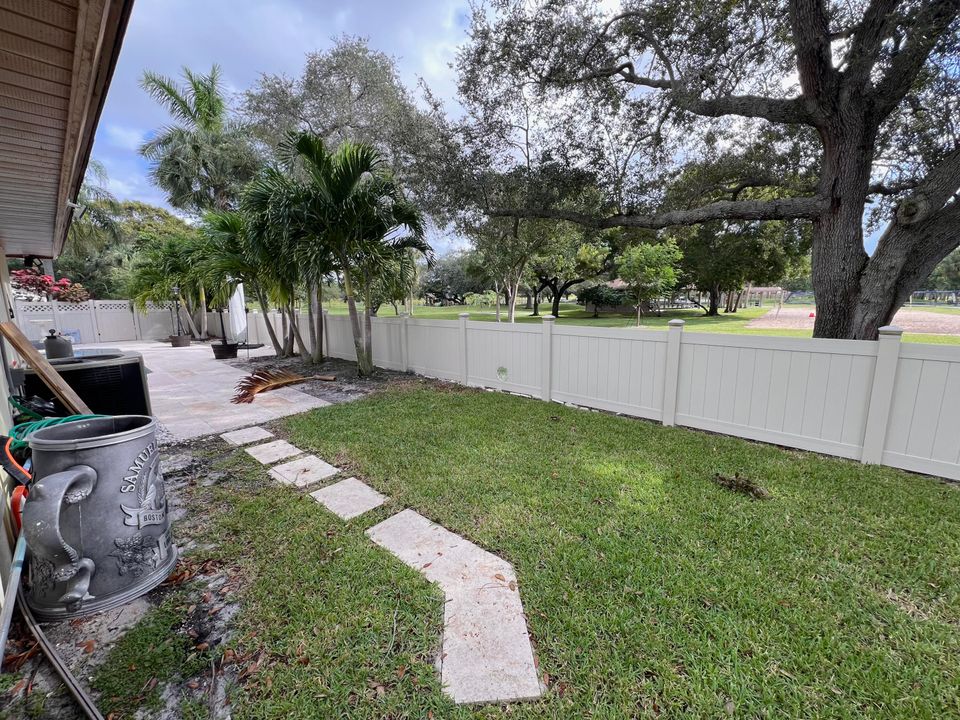 待售: $720,000 (4 贝兹, 2 浴室, 1696 平方英尺)