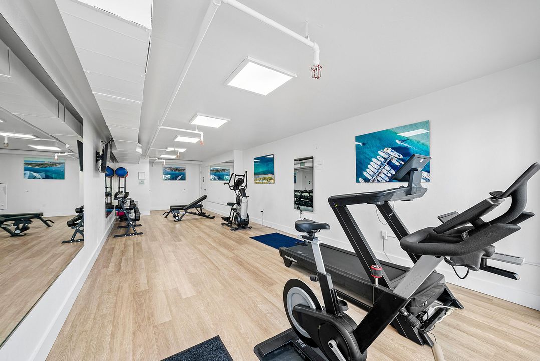 For Sale: $2,825,000 (3 beds, 3 baths, 2664 Square Feet)