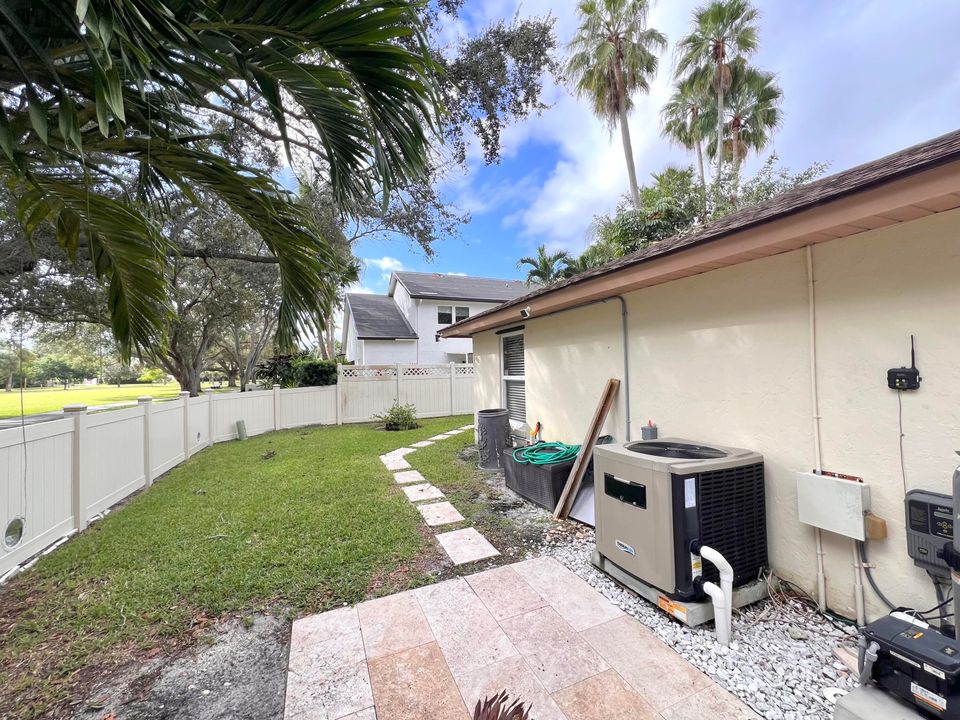 待售: $720,000 (4 贝兹, 2 浴室, 1696 平方英尺)