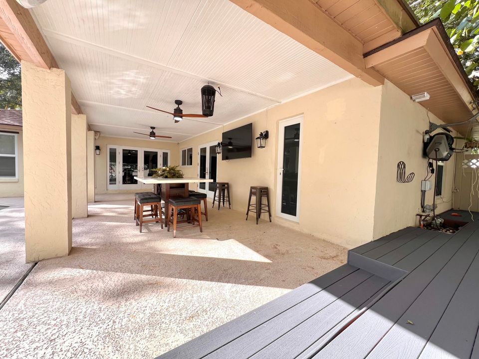 待售: $720,000 (4 贝兹, 2 浴室, 1696 平方英尺)