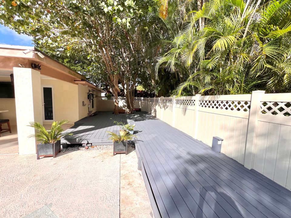 待售: $720,000 (4 贝兹, 2 浴室, 1696 平方英尺)