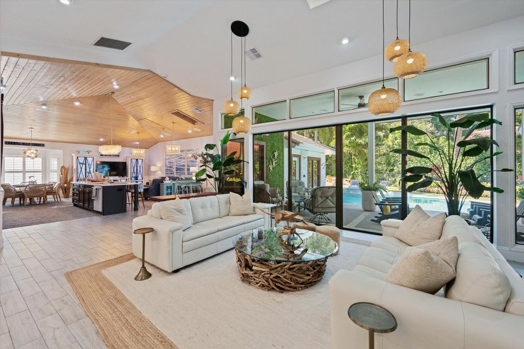 На продажу: $2,465,000 (4 спален, 2 ванн, 3188 Квадратных фут)