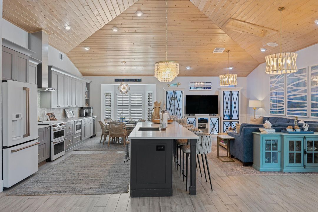 На продажу: $2,465,000 (4 спален, 2 ванн, 3188 Квадратных фут)